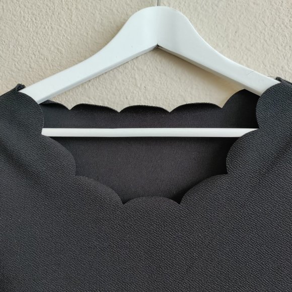 SHEIN Scallop Trim Solid Tee Size L - Picture 5 of 14